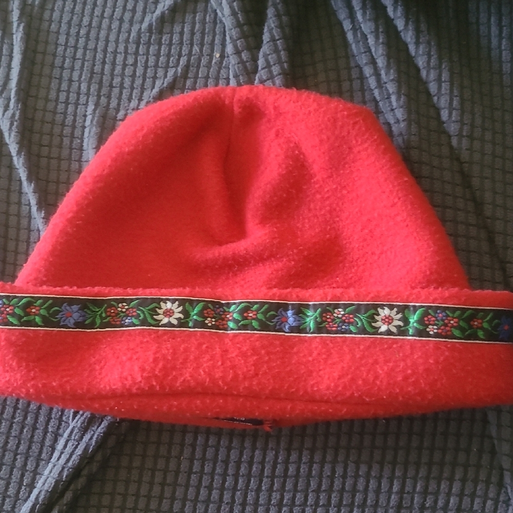 Red Polyester Fleece Beanie Hat Floral Trim Youth Sz Large
